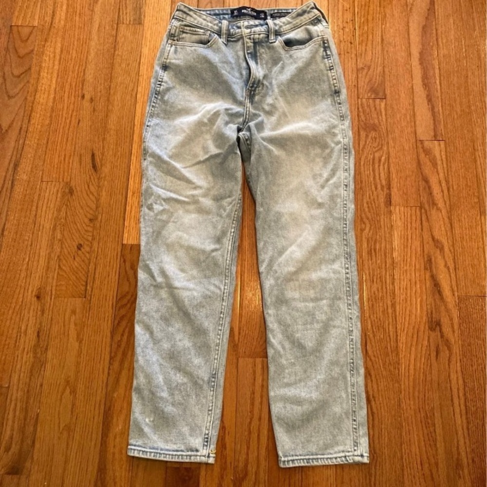 Hollister Ultra high rise mom jeans